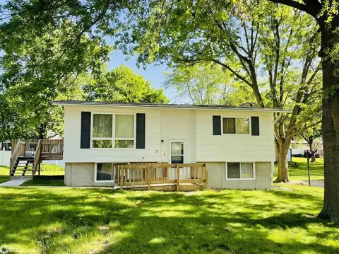 805 Wedgewood Dr, Oskaloosa, IA 52577