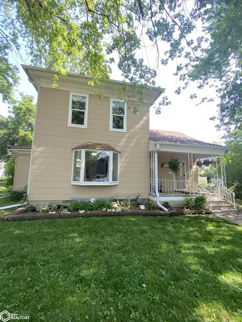 305 W Jefferson Ave, Fairfield, IA 52556