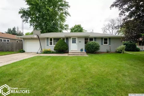 1322 2nd St NW, Mason City, IA 50401