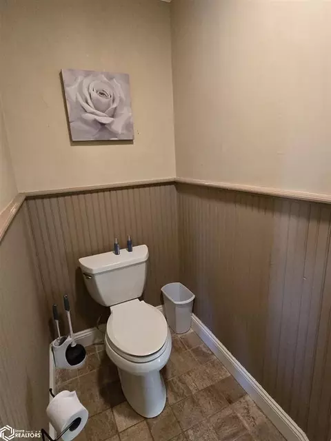 Bath - 111 W Maple St, Centerville, IA 52544 photo 8 of 16