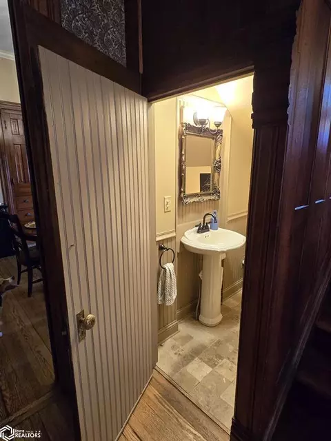 Bath - 111 W Maple St, Centerville, IA 52544 photo 1 of 16