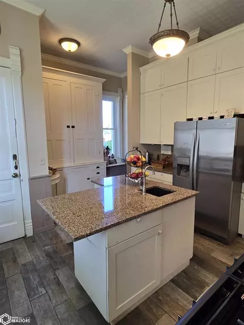 Kitchen - 111 W Maple St, Centerville, IA 52544 photo 4 of 7