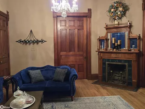 Living - 111 W Maple St, Centerville, IA 52544 photo 3 of 12
