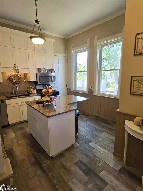 Kitchen - 111 W Maple St, Centerville, IA 52544 photo 3 of 7