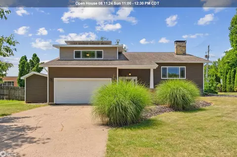 112 Golf Ln, Burlington, IA 52601