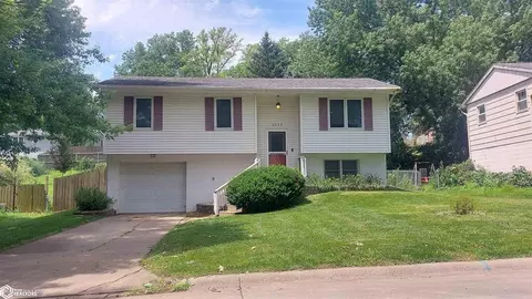 2003 Sunny Slope Dr, Red Oak, IA 51566