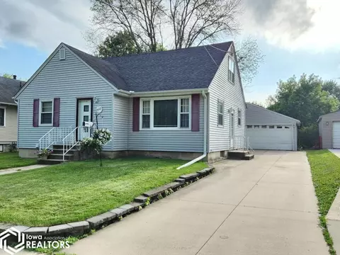 1442 N Hampshire Pl, Mason City, IA 50401
