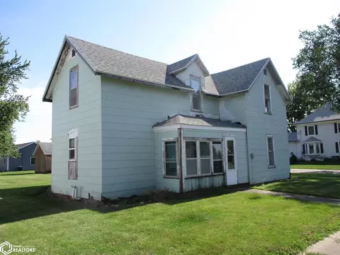 1212 Wilson St, Dysart, IA 52224