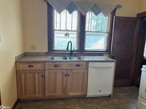 304 11th St, Corning, IA 50841 photo 5