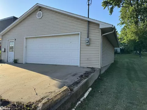 806 E Jackson St, Centerville, IA 52544 photo 4