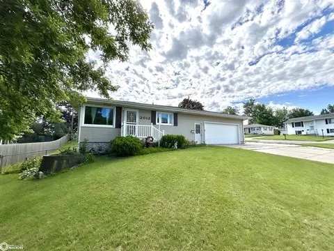 2012 S 6th St, Marshalltown, IA 50158