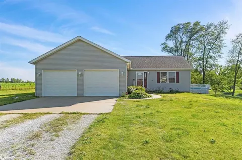 121 Hillcrest Dr, Biggsville, IL 61418