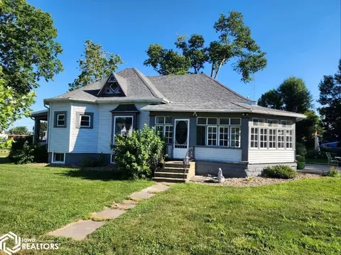 107 S Main St, Toledo, IA 52342