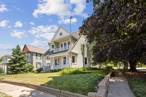 1005 7th St, Nevada, IA 50201 photo 2