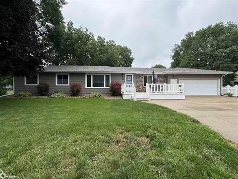 800 9th Ave S, Clear Lake, IA 50428