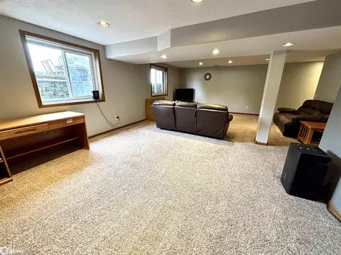 Living - 807 S Cherry St, Creston, IA 50801 photo 4 of 4