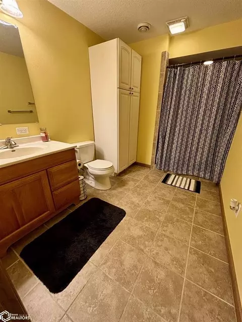 Bath - 807 S Cherry St, Creston, IA 50801 photo 3 of 3