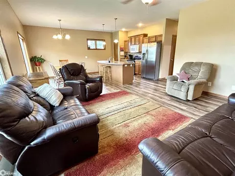 Living - 807 S Cherry St, Creston, IA 50801 photo 1 of 4