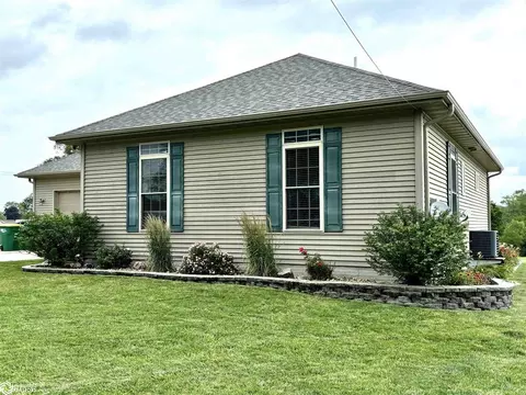 Exterior - 807 S Cherry St, Creston, IA 50801 photo 2 of 7