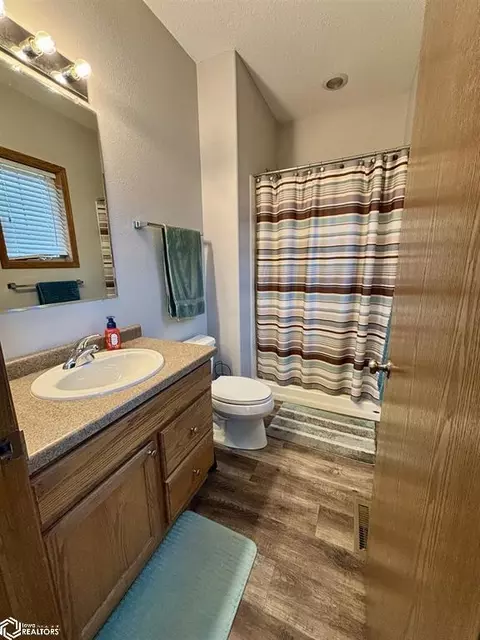 Bath - 807 S Cherry St, Creston, IA 50801 photo 1 of 3