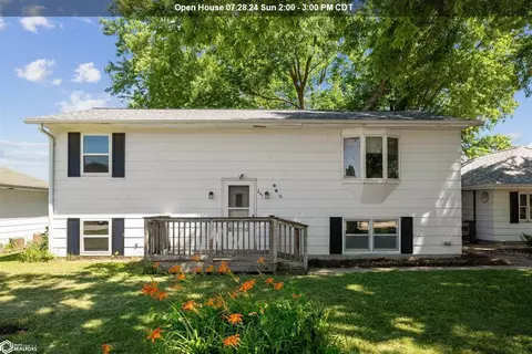 241 W M Ave, Nevada, IA 50201