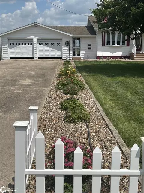 702 Long St, Batavia, IA 52533