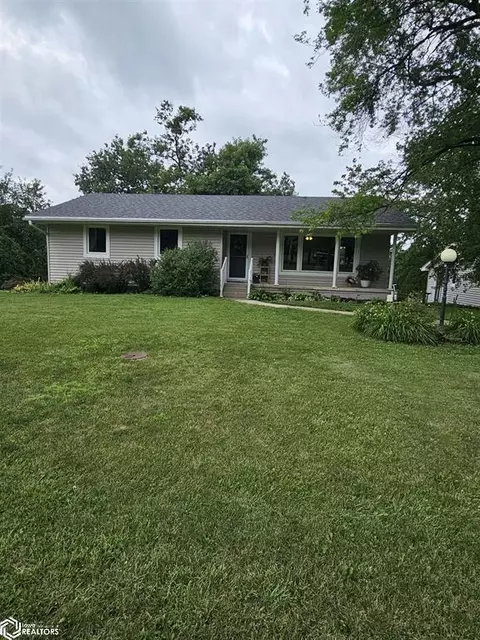 303 King St, Blockton, IA 50836