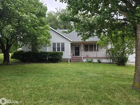 603 W 18th St, Vinton, IA 52349