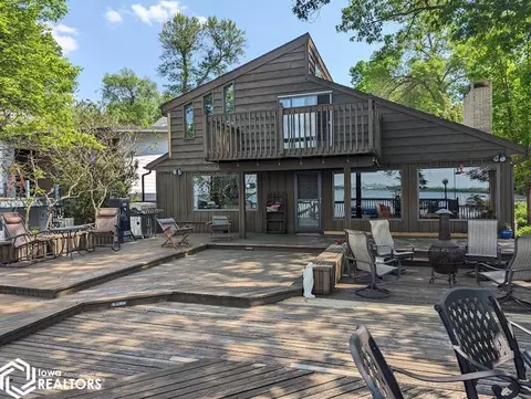3754 240th St, Clear Lake, IA 50428