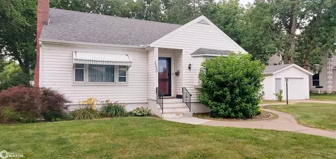 1530 Oakdale St, Burlington, IA 52601