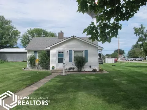 900 N 17th St, Chariton, IA 50049