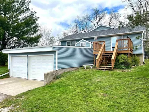 1381 140th St, Belle Plaine, IA 52208