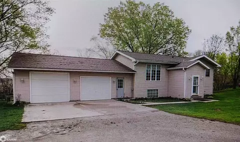 1696 Highway 14, Knoxville, IA 50138