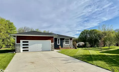112 Fairmeadows Ln, Forest City, IA 50436