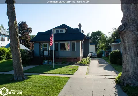 1429 Broad St, Grinnell, IA 50112