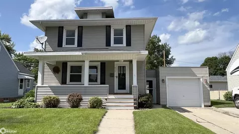 916 11th St NE, Mason City, IA 50401