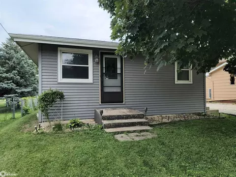 2236 26th St SW, Mason City, IA 50401