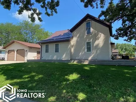 714 9th Ave N, Clear Lake, IA 50428