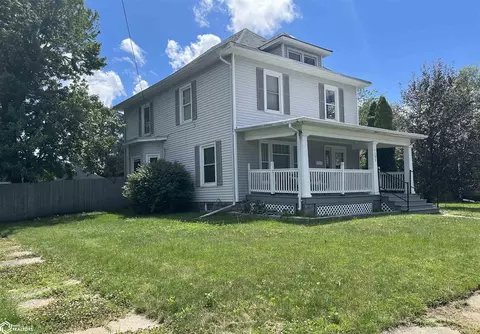 1122 Benton Ave E, Albia, IA 52531