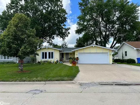 213 N 10th St, Albia, IA 52531