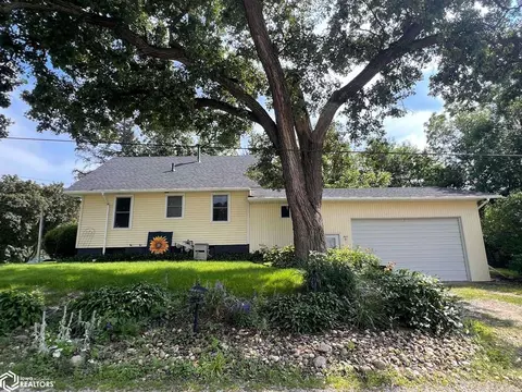 516 N 10th St, Forest City, IA 50436