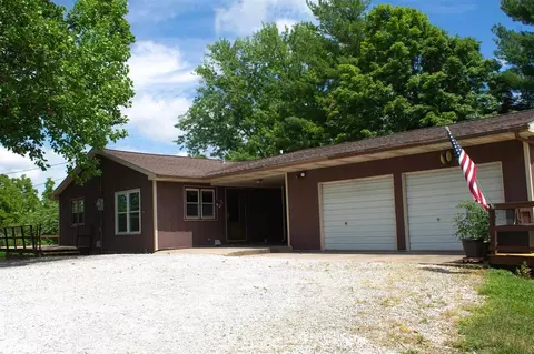 280 W 5th St, Dallas City, IL 62330