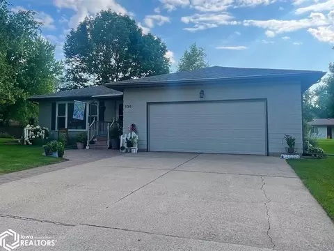 106 Lawnsdale Ct, Forest City, IA 50436