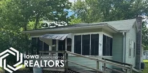 107 N Fifth St, Oquawka, IL 61469