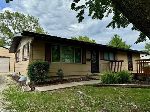 915 S E, Winterset, IA 50273
