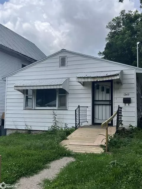 1345 Ashmun St, Burlington, IA 52601