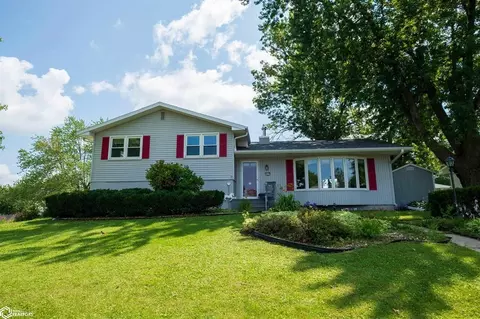 213 Thomas Dr, Marshalltown, IA 50158