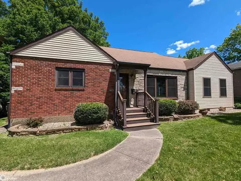 908 S 7th St, Burlington, IA 52601