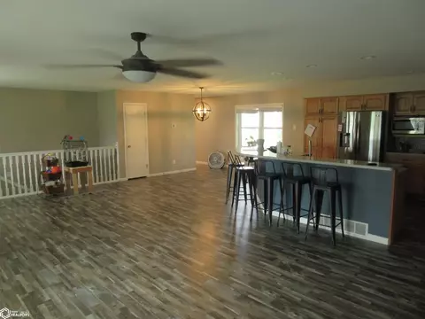 385 N 18th St, Hamilton, IL 62341 photo 3