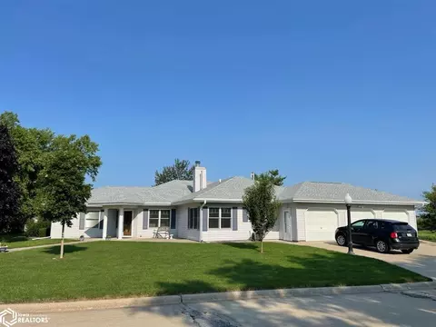 409 16th Ave, Grinnell, IA 50112